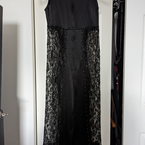 Lace dress - Picture 7 of 11